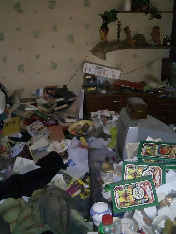 Гомельчанка превратила квартиру в свалку, чтобы не выносить мусор на улицу (3).jpg