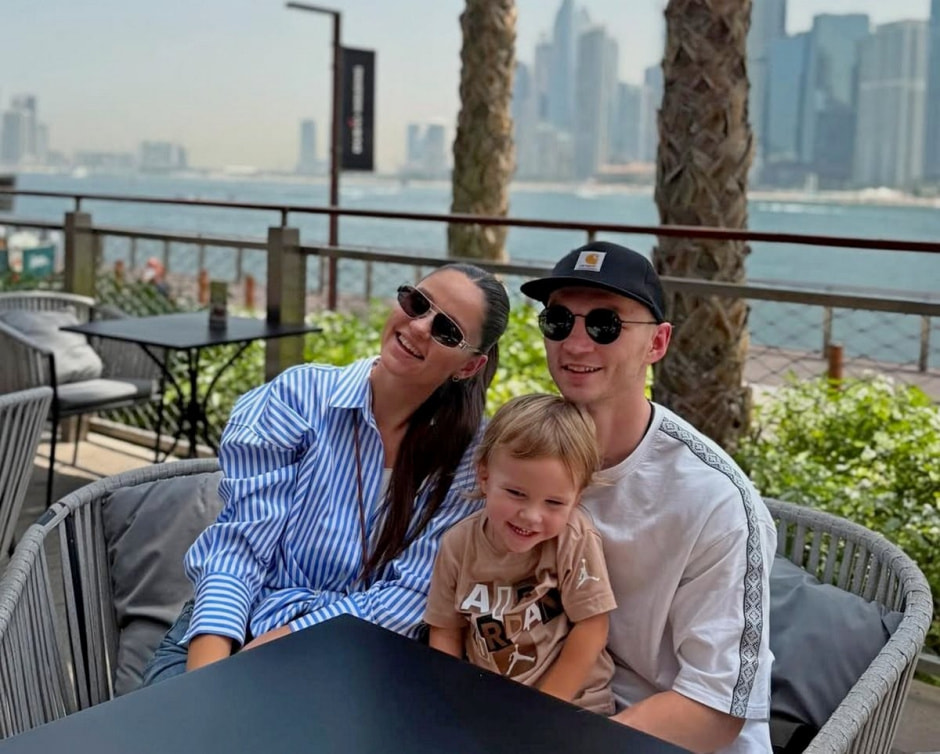 8-Дмитрий Асанов с женой Боженой и сыном Тимофеем.jpg