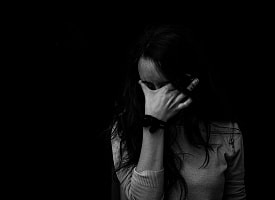 Почему у женщин хроническая боль может длиться дольше, чем у мужчин? Новое исследование