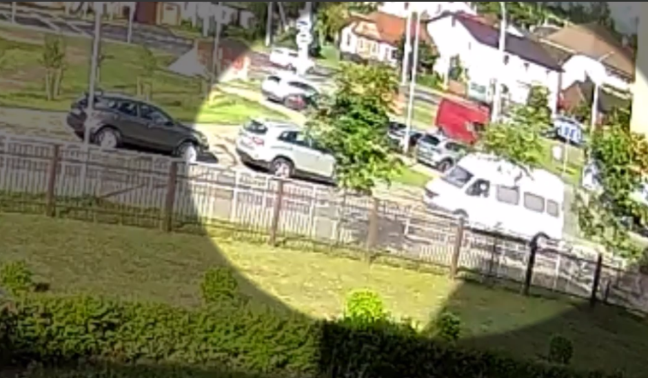 Минчанин угнал Ford начальника, попал в ДТП и сбежал, оставив в машине телефон и свои документы.png