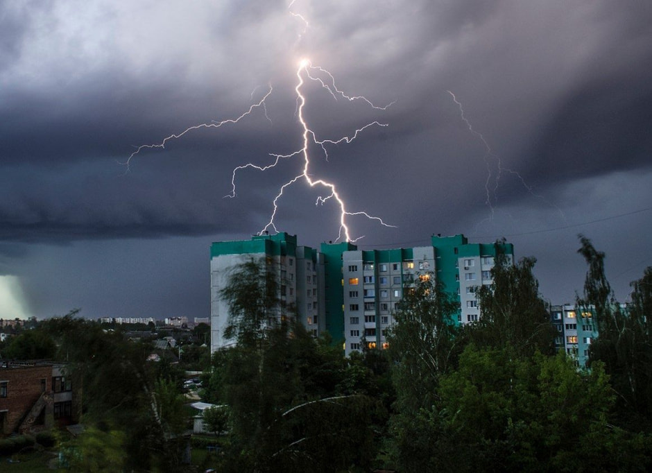 Молния над домом Молния над домом