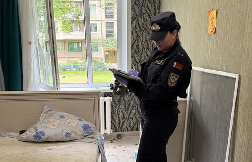 «Буду вас двоих убивать». В Витебске парень с ножом напал на знакомую девушку и ее мать