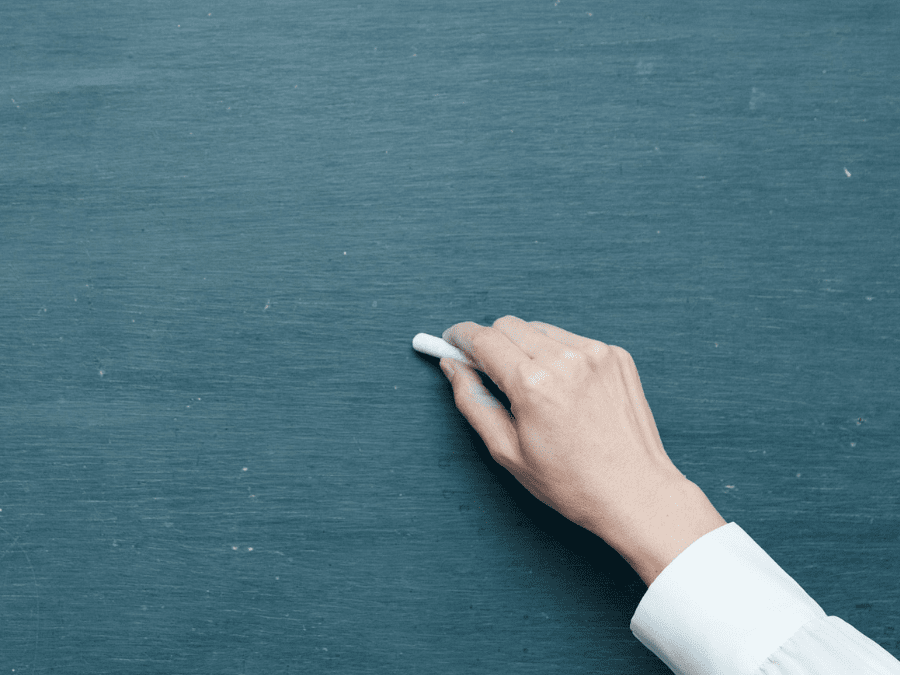 Пустая доска и мел.png