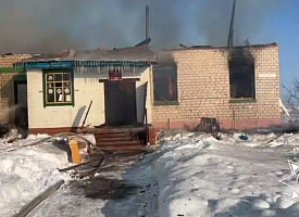 “Кровля была полностью в огне”. В Калинковичском районе загорелся сельский дом культуры