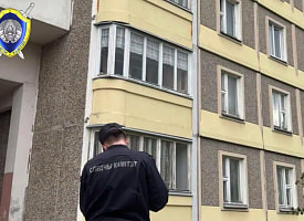 В Минске рабочий сорвался с крыши девятиэтажки и погиб