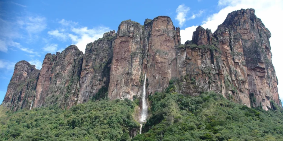 В Венесуэле в заповеднике нашли 4000-летние наскальные изображения (2).png