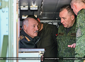 Лукашенко заявил, что готов встретиться с Зеленским “в любой точке” Украины или Беларуси