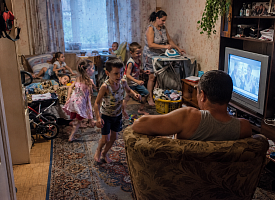 13 человек на 71 “квадрате”: многодетной семье из Турова помогли стать в жилищную очередь