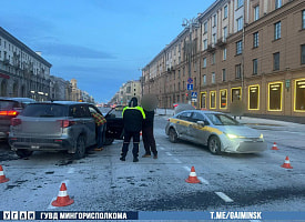 Проехал на красный: на проспекте Независимости столкнулись Suzuki и Toyota