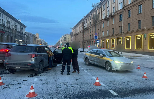 Проехал на красный: на проспекте Независимости столкнулись Suzuki и Toyota