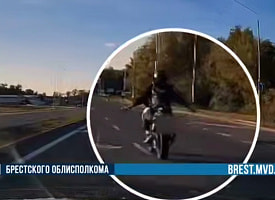 В Бресте ГАИ лишила прав мотоциклиста за “бесстрашие” на дороге: какой штраф