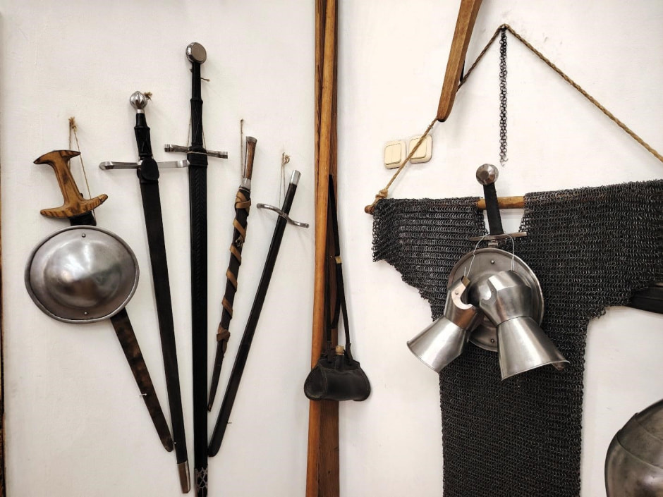 Эксперт по средневековому оружию 10.jpg