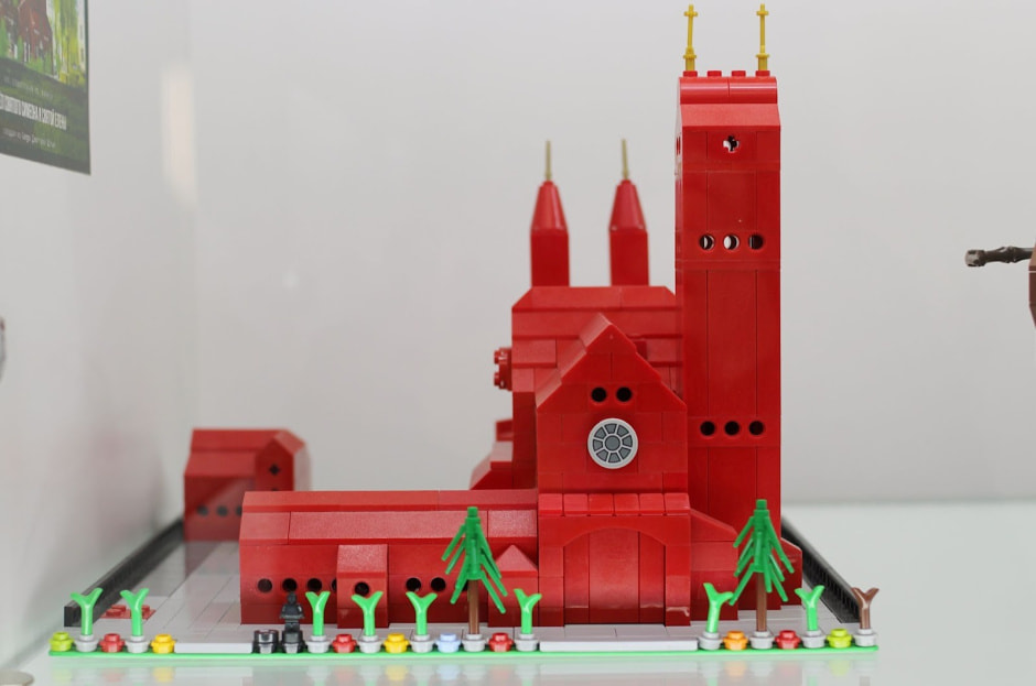 22-Красный костел в Минске из Lego.jpg