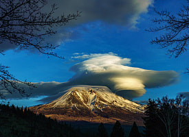 Туман над долиной и шепот подо льдом. Названы лучшие пейзажные фотоснимки 2026 года