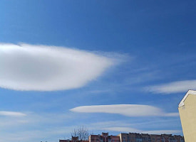 Похожи на НЛО – необычные облака заметили над Мозырем и Могилевом