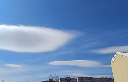 Похожи на НЛО – необычные облака заметили над Мозырем и Могилевом