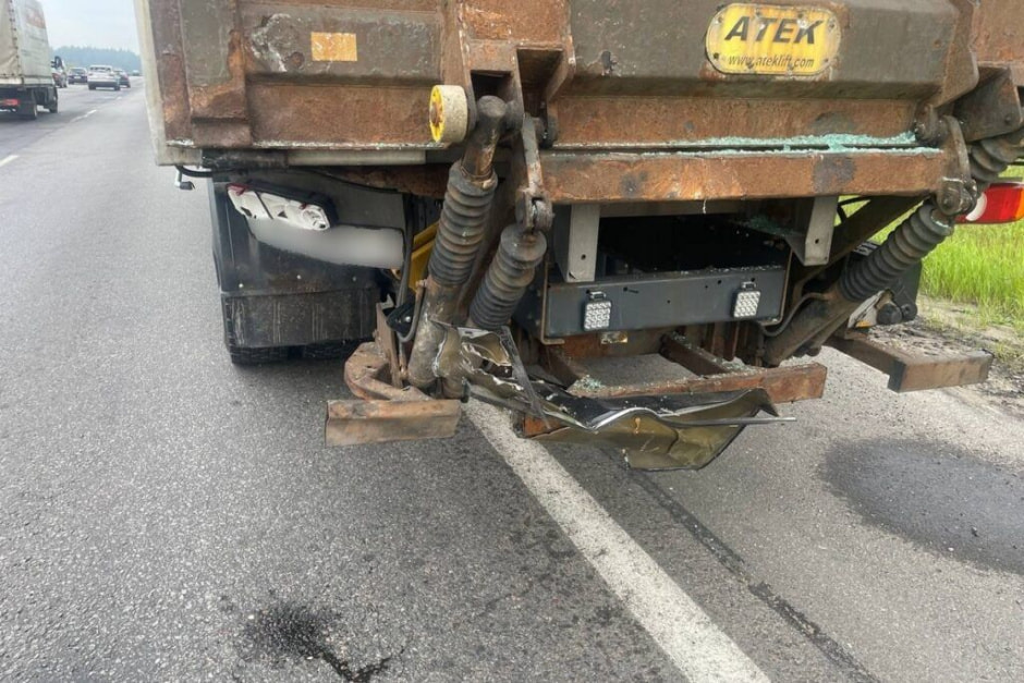 Под Минском легковушка врезалась в грузовик — погибла 19-летняя пассажирка (3).jpg