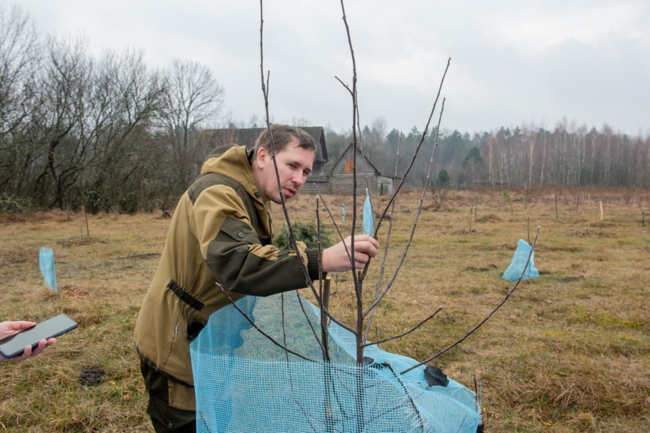 Парень построил дом из глины 26.jpg