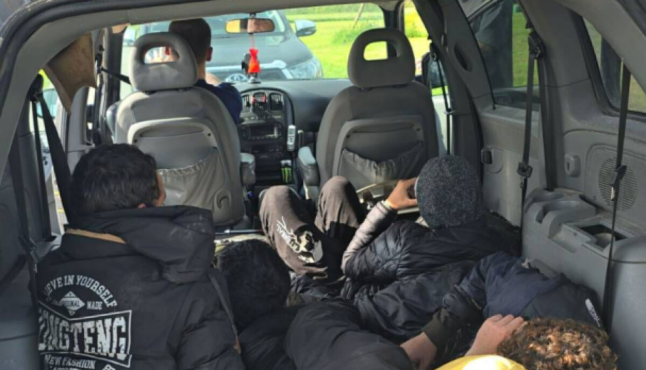 нелегальные мигранты-иллюстративное фото