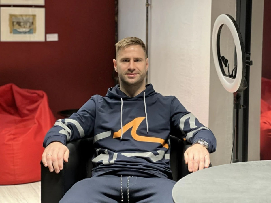 2-Максим Скавыш в студии Smartpress.jpg