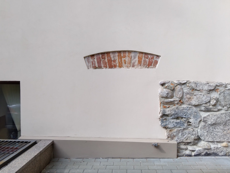 6-Аутентичная кладка здания школы иезуитов в Минске.jpg