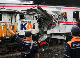 В Индонезии столкнулись два поезда: погибли 14 человек, десятки пострадали