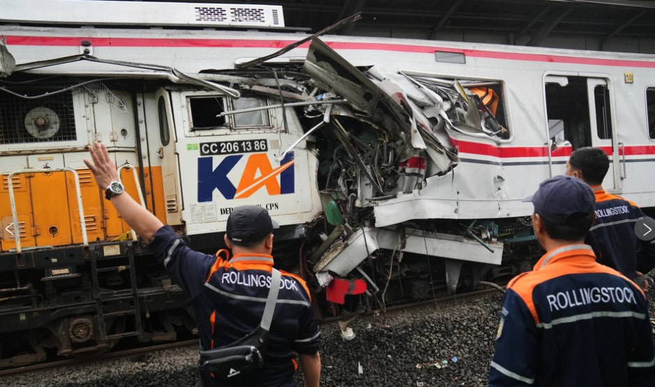 индонезия, столконовение поездов