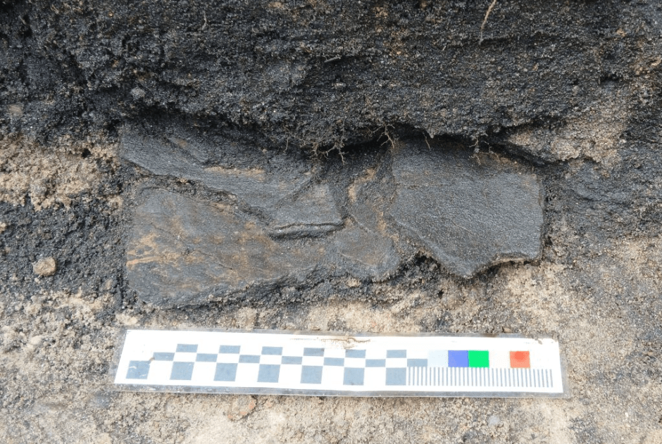 фрагмент глиняного горшка возрастом 4 тысячи лет