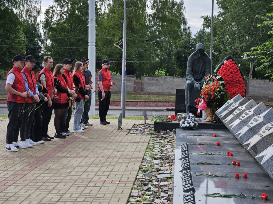 Минск Мемориал Память.jpg