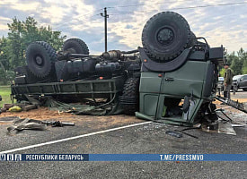 Военный МАЗ опрокинулся под Осиповичами: двое погибли, 14 человек в больнице