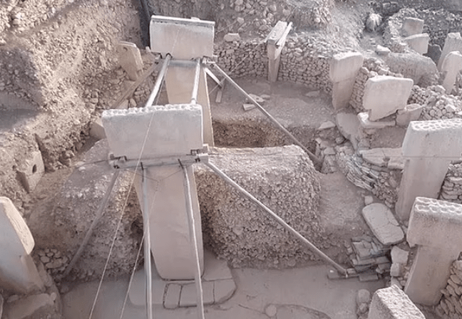 Археологи обнаружили самый древний календарь в мире.png