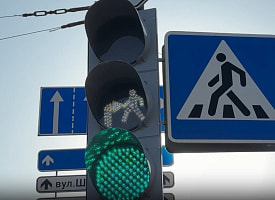 В Минске установили новые светофоры с бело-лунным сигналом. В ГАИ объяснили, о чем он предупреждает водителей