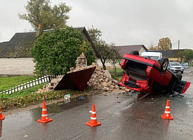 Пьяный водитель Audi повредил каплицу XIX века под Сморгонью: сколько денег он теперь заплатит?