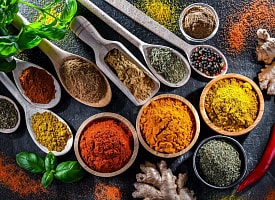 Ученые нашли суперсочетание специй и трав: вместе они подавляют воспаление в сотни раз эффективнее