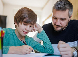 В Минске отец сядет на 10 суток после помощи с домашним заданием сыну