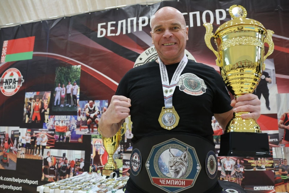 Вячеслав Хоронеко с наградами 1.jpg