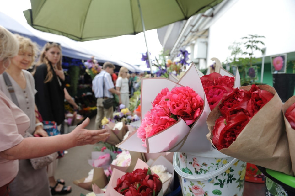 Продаем пионы на Комаровке 5.jpg