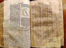 Ученые обнаружили рукописные заметки Галилео Галилея в древнем астрономическом тексте