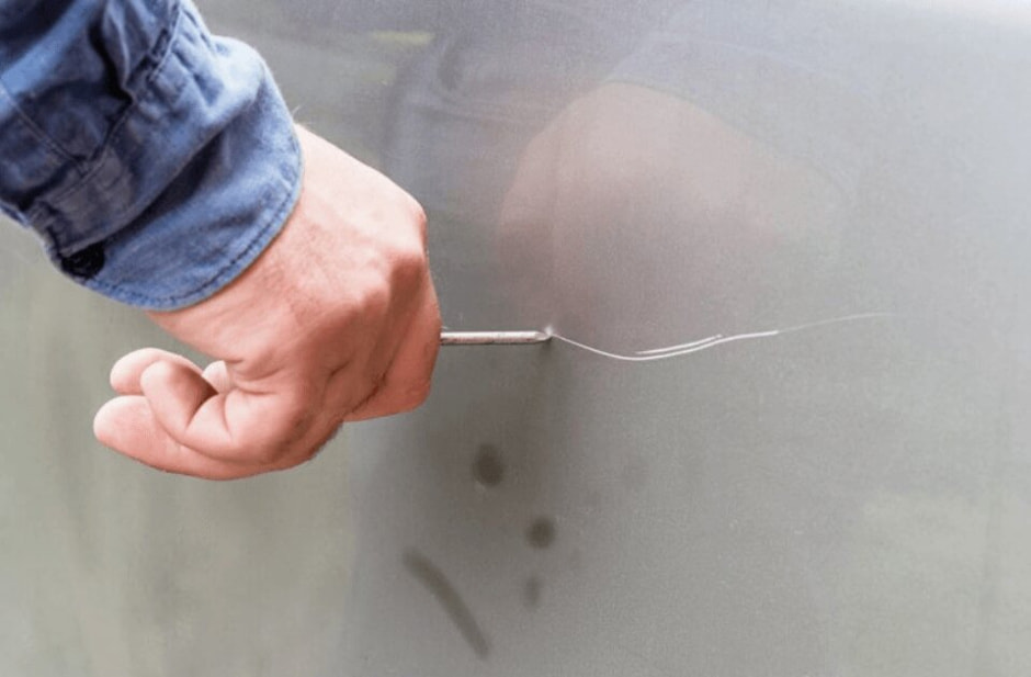 Поцарапала машину.jpg Поцарапала машину.jpg