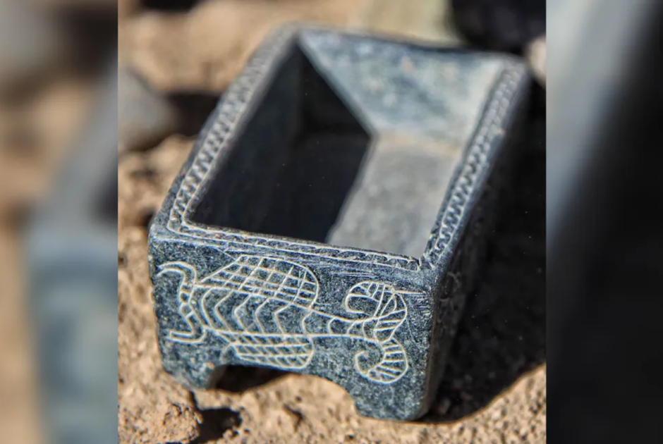 шкатулка со скорпионом