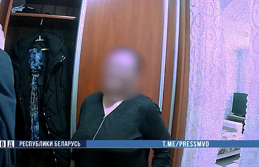 Засунула в карманы милиционеров по 200 рублей. В Слуцком районе задержали женщину, которая настойчиво давала взятку