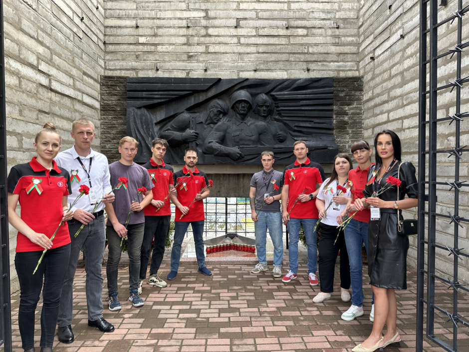 Могилев Мемориальный комплекс В память о погибших в концлагере советских военнопленных и мирных гражданах.jpg