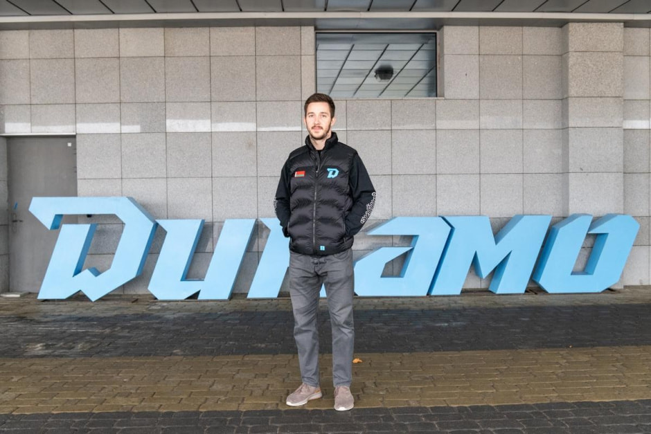 5-Станислав Галиев возле Минск-Арены фото Смартпресс.jpg