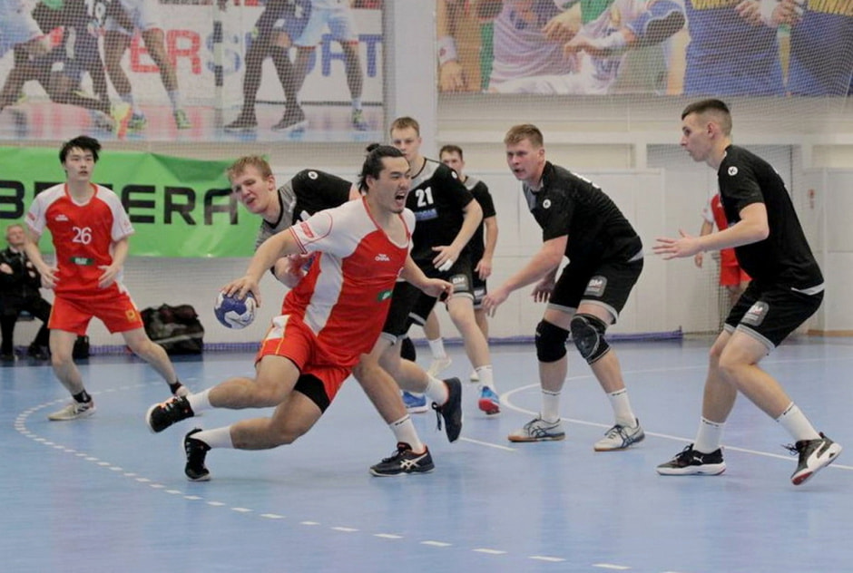 Аисты из Китая гандбол 1.jpg Аисты из Китая гандбол 1.jpg