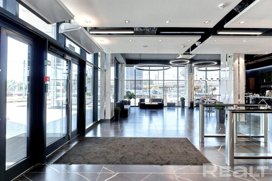 В&nbsp;Минске продается крупный бизнес-центр — возводил его известный застройщик (2).jpg