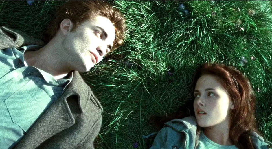 Эдвард и Белла на лугу