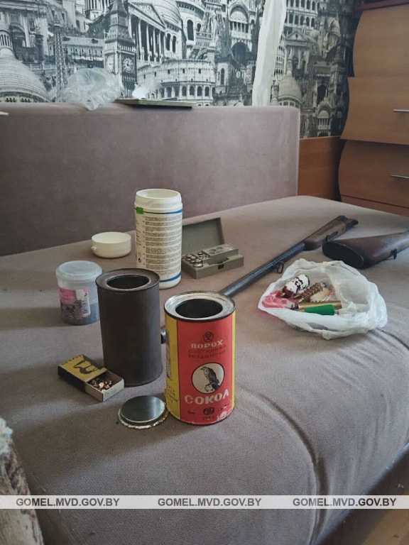 У жителя Калинковичей нашли боевой арсенал — изъяли пистолет, винтовки и порох (2).jpg У жителя Калинковичей нашли боевой арсенал — изъяли пистолет, винтовки и порох (2).jpg
