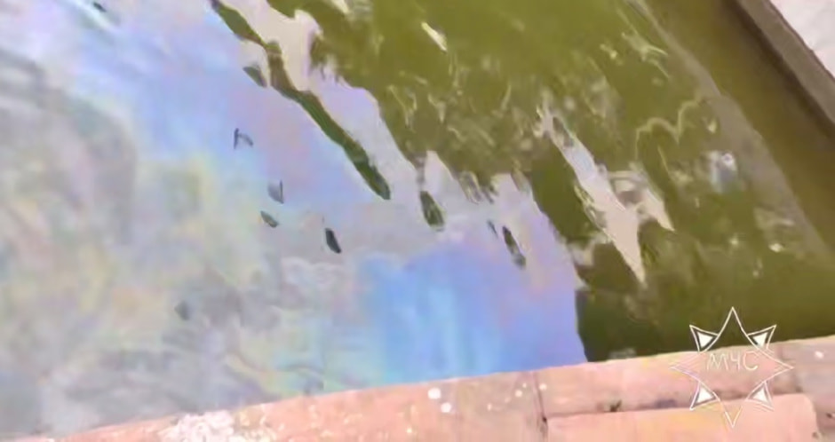 нефтяное пятно, озеро Комсомольское.jpg