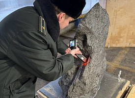 Под видом скульптуры из России пытались вывезти… метеорит весом в 2,5 тонны