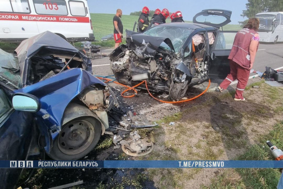 В Могилевской области Honda столкнулась лоб в лоб с Peugeot — среди пострадавших дети (1).jpg